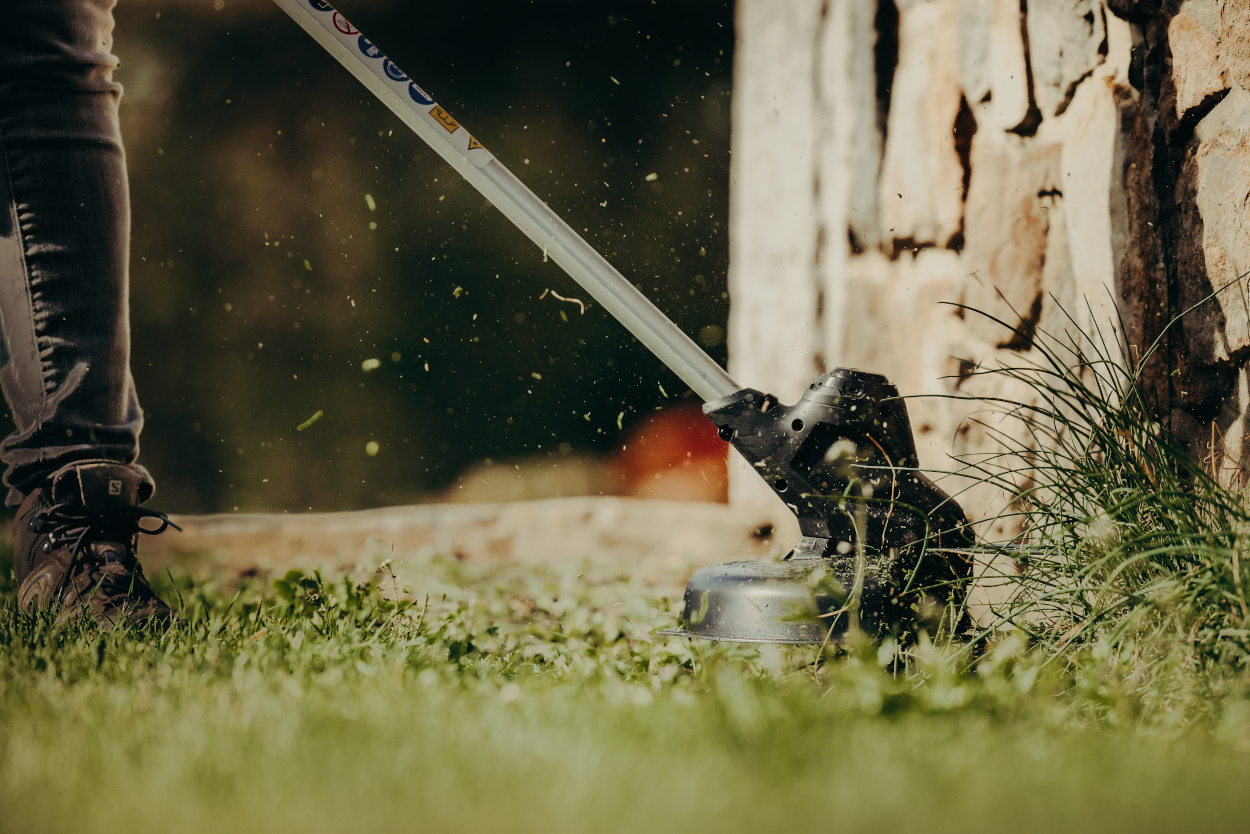 Echo Akku Rasentrimmer 40 V - Einsatzbild