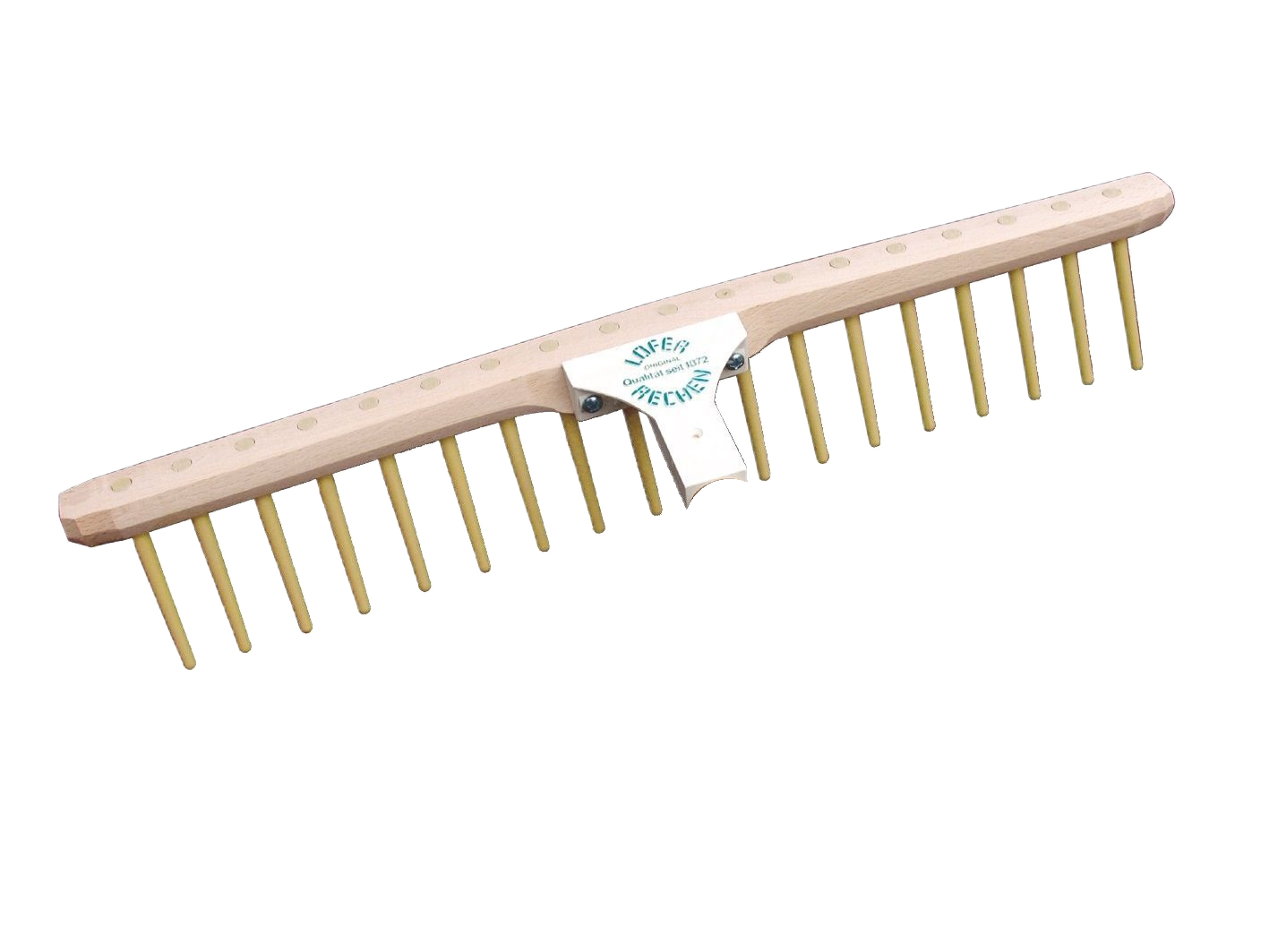 54 cm breiter Profi-Rechenkopf mit stabiler Dülle zur sicheren Stielaufnahme im Funktionseinsatz.
